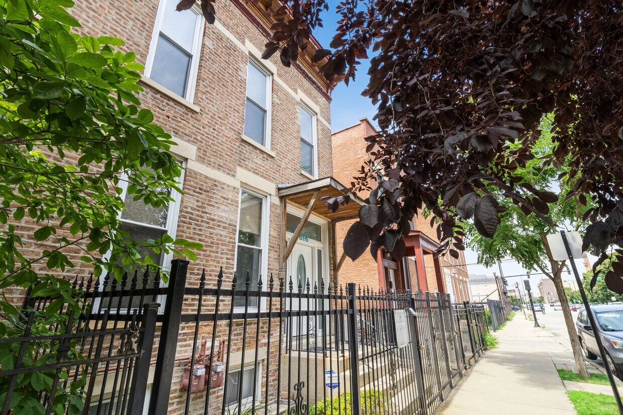 Foto principal - 616 S Oakley Blvd