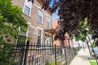 Building Photo - 616 S Oakley Blvd