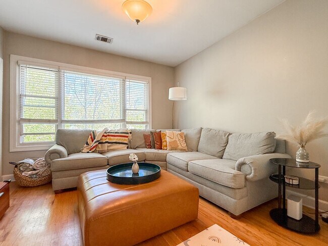 Foto del edificio - 2936 N Hoyne Ave