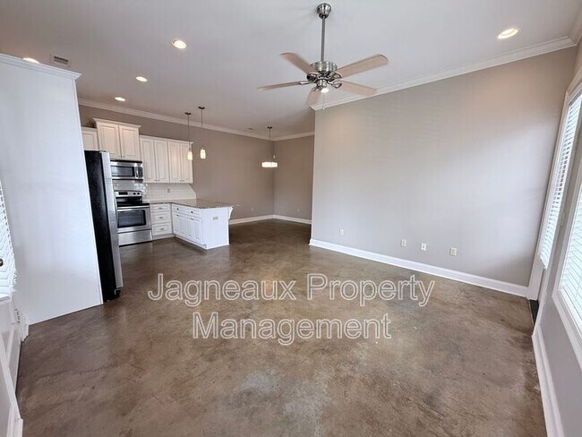 Building Photo - 119 Shallowford Dr