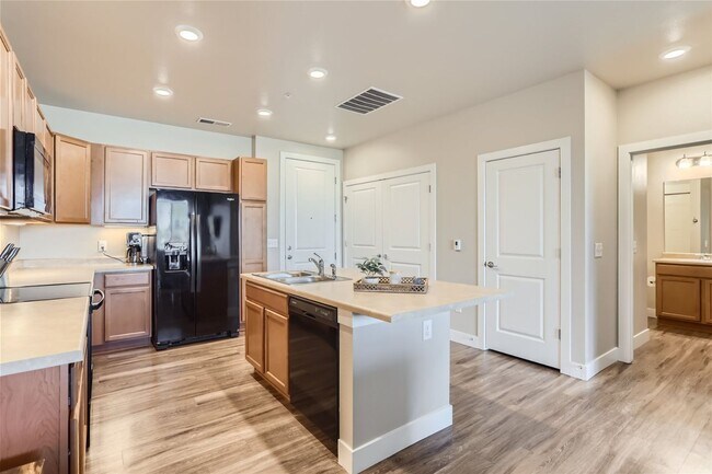 Foto del edificio - Newer Built 1 Bedroom 1 Bathroom Condo in ...