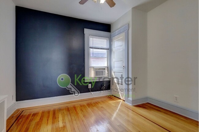 Foto del edificio - Charming 3-Bedroom Home with Finished Base...