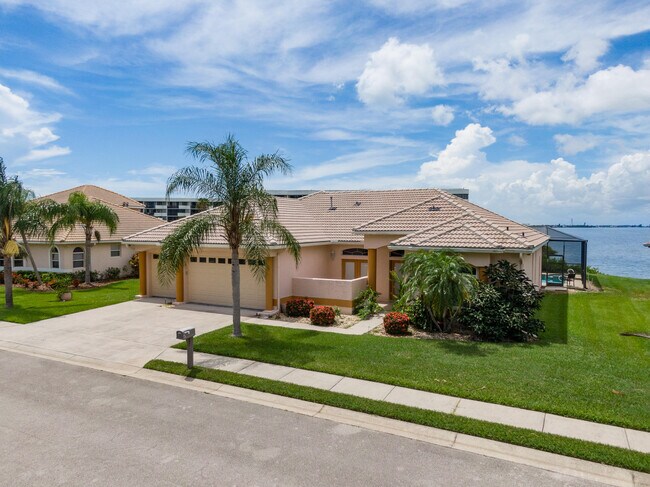 Building Photo - 611 Manatee Bay Dr