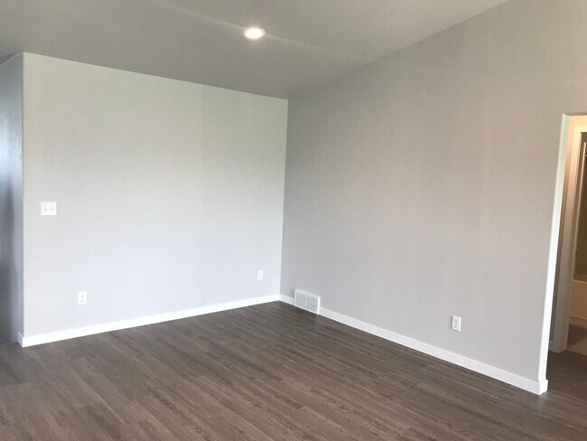 Foto del edificio - 4 Bed 2 Bath Single Family Home