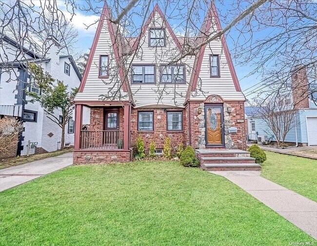 Front yard - 1634 Wilson St