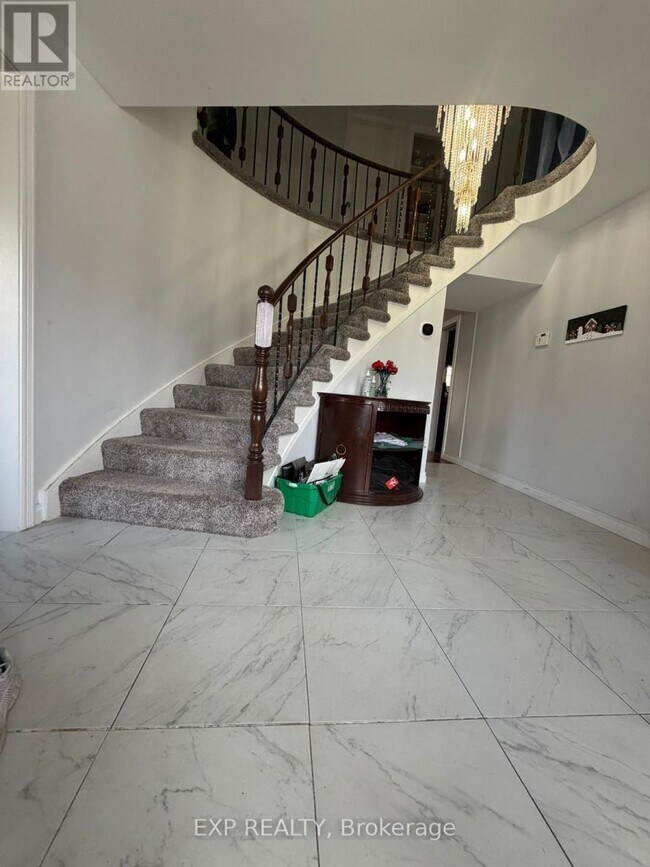 Building Photo - 1061 Plante Dr