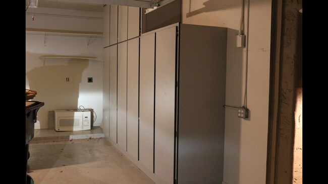 Building Photo - 8413 W Salter Dr