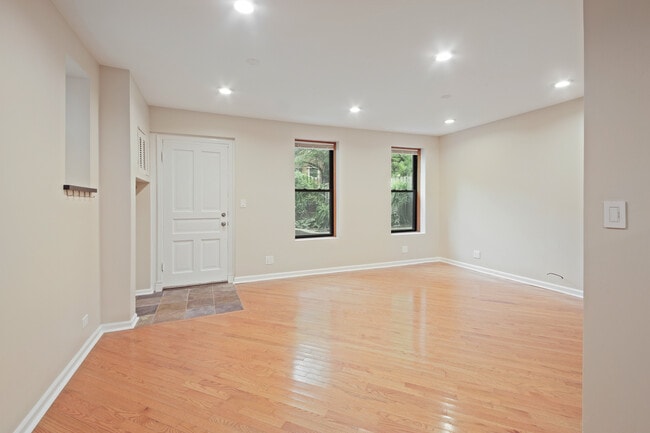 Foto del edificio - 1620 N Claremont Ave