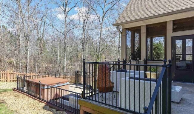 Building Photo - Beautiful  4 bedroom/4 bath Home in Greyst...