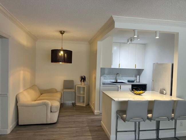 Foto del edificio - 2261 NE 67th St