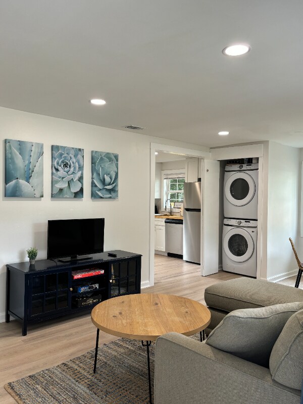 Foto principal - 637 E 35th St