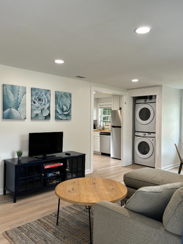 Building Photo - 637 E 35th St