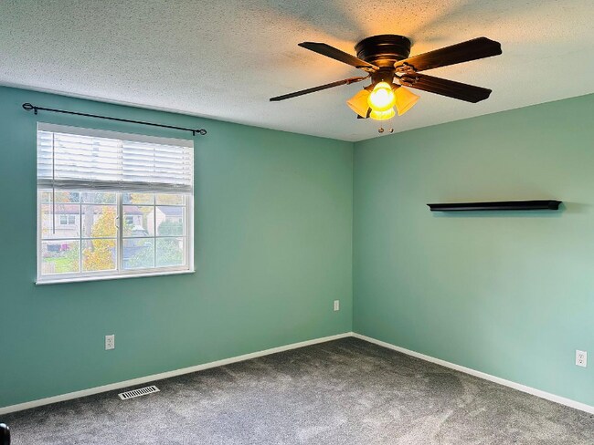 Building Photo - 266 Peppertree Dr