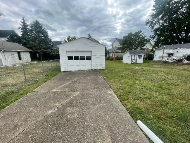 Building Photo - 735 Vogel Ave NE