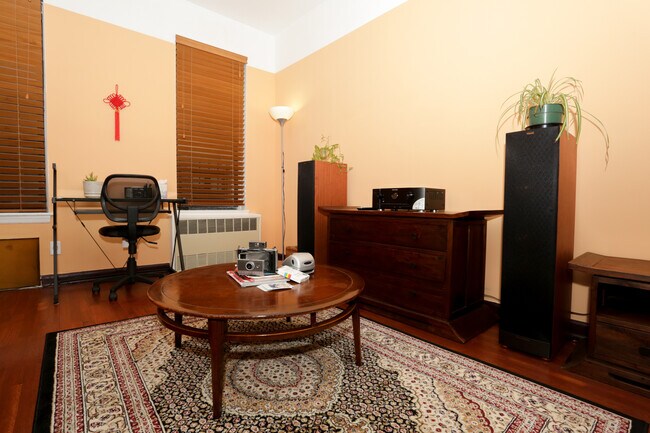 Foto del edificio - 415 E 82nd St