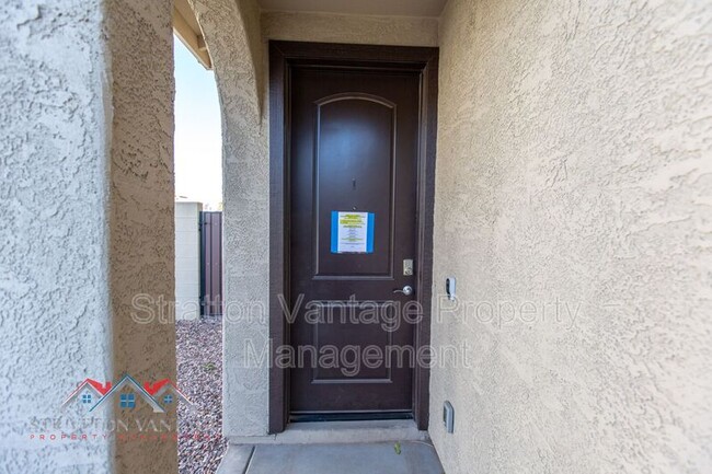 Building Photo - 905 S Canal Dr