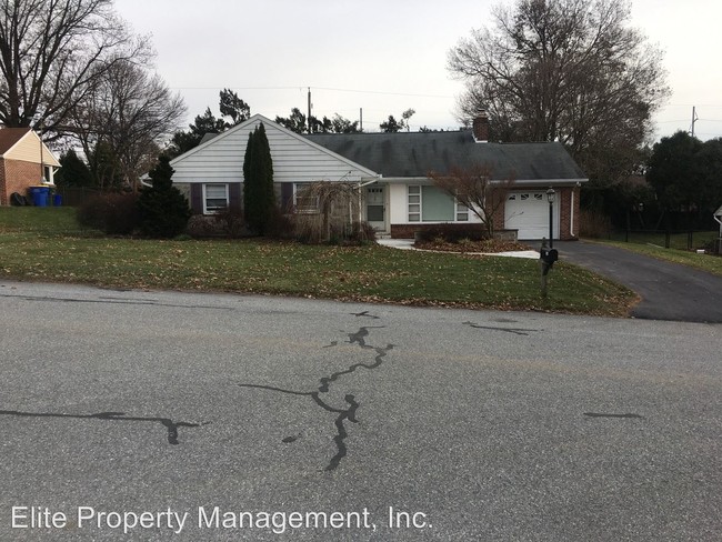 Building Photo - 3 br, 2.5 bath House - 362 Greendale Rd.
