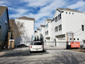 Building Photo - 720 Link Rd