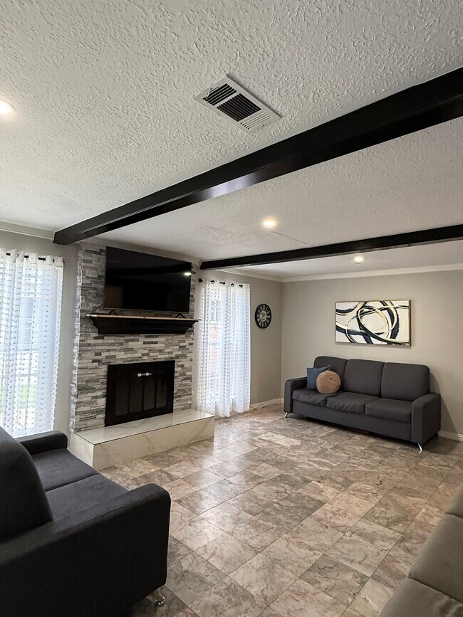 Building Photo - 11207 Broadsweep Dr