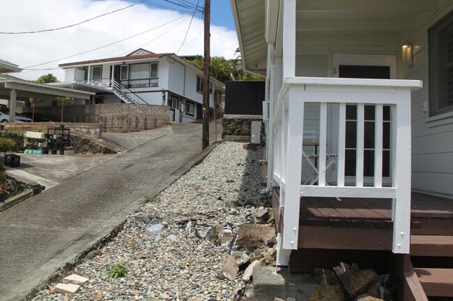 Photo - 1638 Alencastre St House