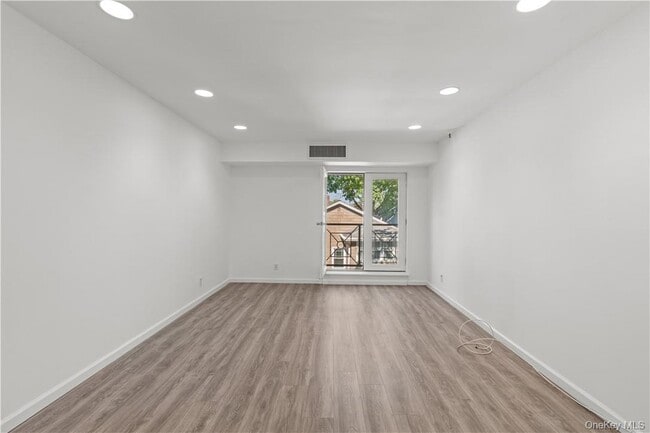 Building Photo - 501 N Barry Ave