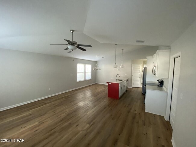 Building Photo - 401 Raven Ln