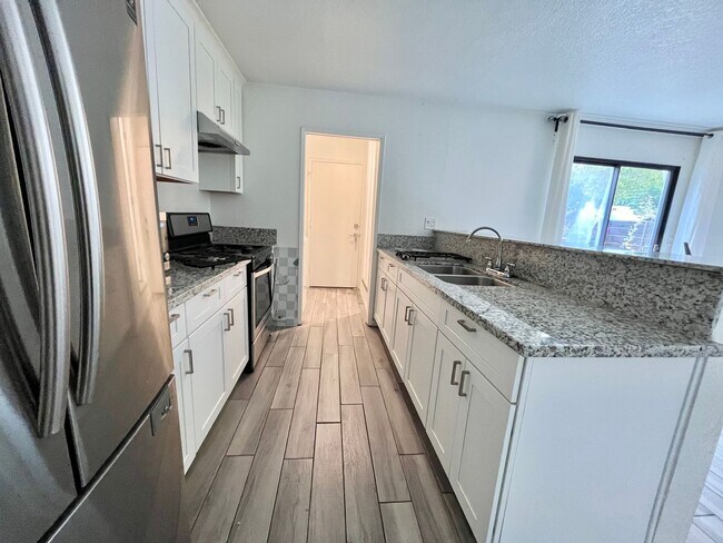 Foto del edificio - Nice 4 bed/3 bath home in North Davis