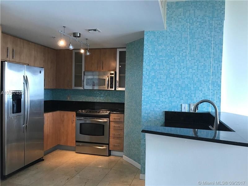 Foto principal - 7900 Harbor Island Dr