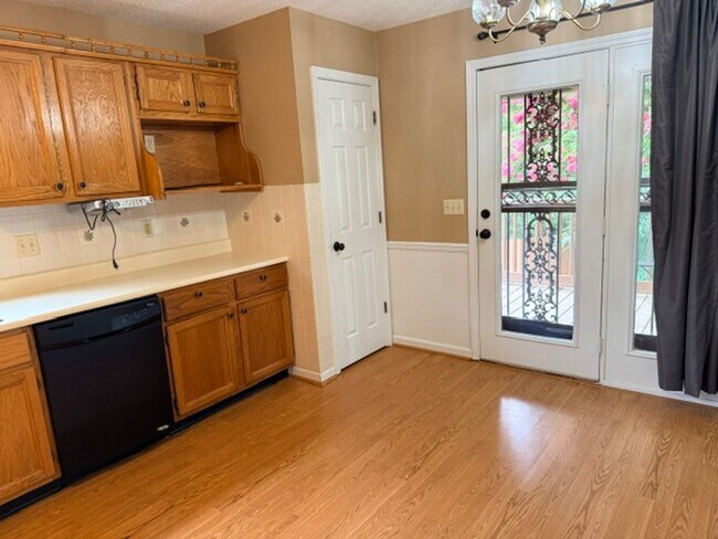 Foto del edificio - Maryville City 37804 - 4 bedroom, 3 bath Townhome - Contact Troy Adams (865) 233-6949