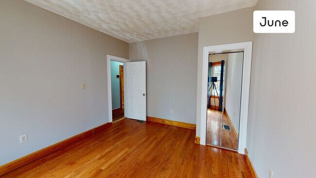 Foto del edificio - ROOM ONLY in 4-bed/1.0-bath Home