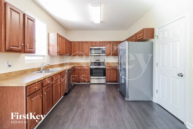 Building Photo - 1901 Harvick Ct