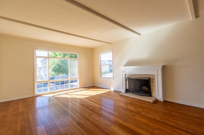 Photo - 1030 Ulloa St House