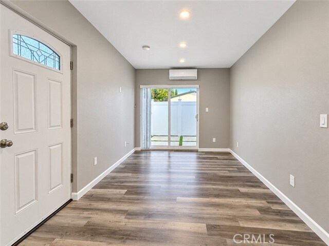 Foto del edificio - 6463 Woodlake Ave