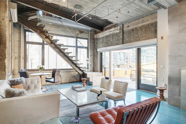 Building Photo - 300 Beale St