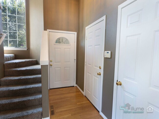 Foto del edificio - West Linn Single Family 3 Bd/2.5 Bth w/ Basement/Bonus Room.