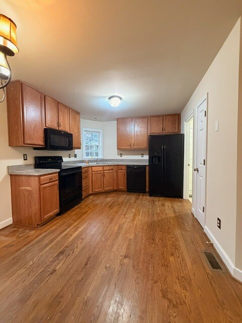 Foto del edificio - 8240 Weathered Oak Ln