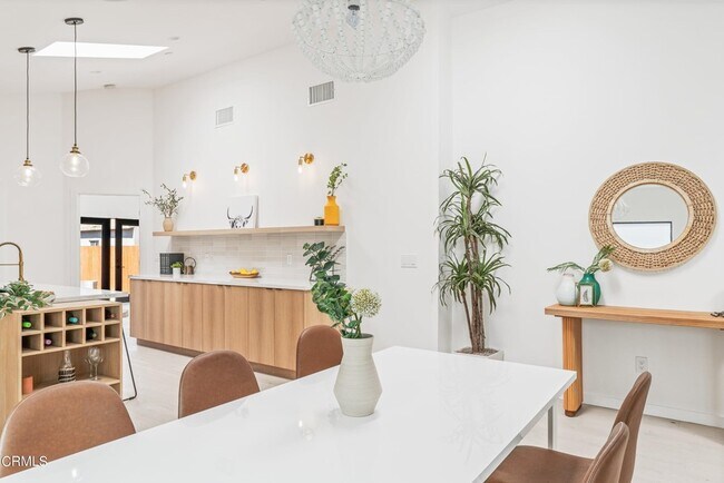 Building Photo - 5245 Hub St