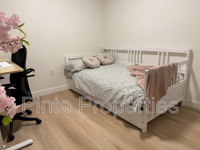 Photo du bâtiment - 8615-8108 108 St NW