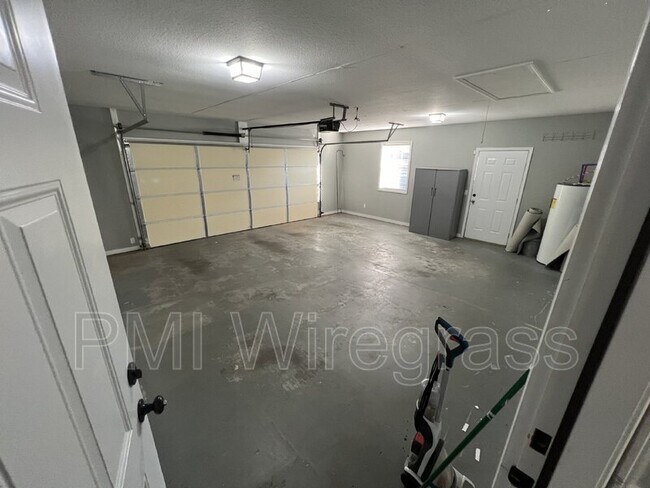 Building Photo - 267 Maree Dr