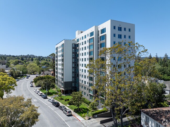 Building Photo - La Casa Harmosa