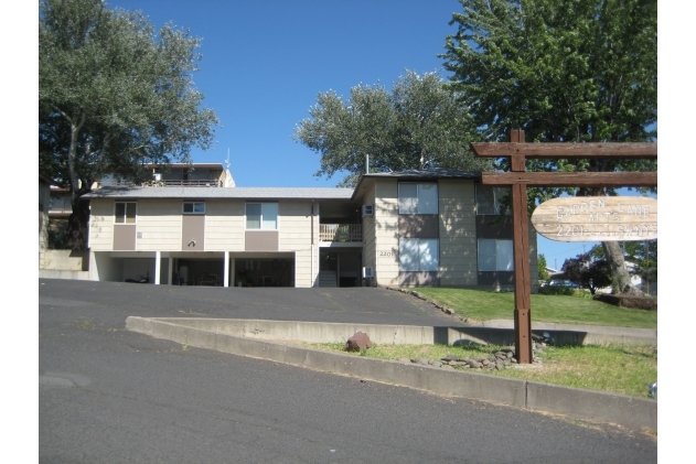 Primary Photo - Ridgegate Apartments