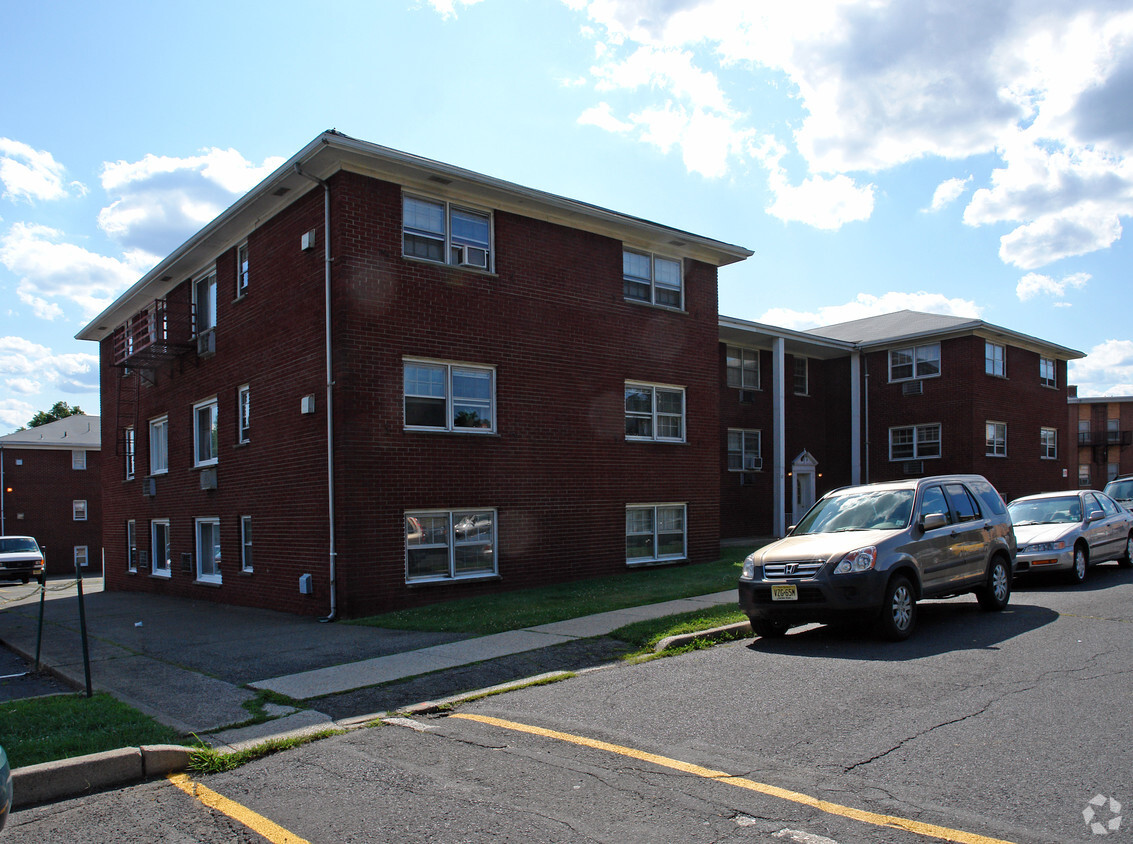 Primary Photo - 61 Newcombe St