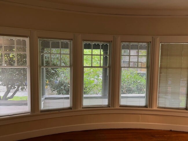 Photo - 2 Bedroom Unit in the the old Beta Theta Pi Fraternity House near UofO Campus