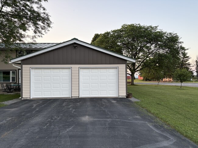 Building Photo - 8686 Tibbitts Rd