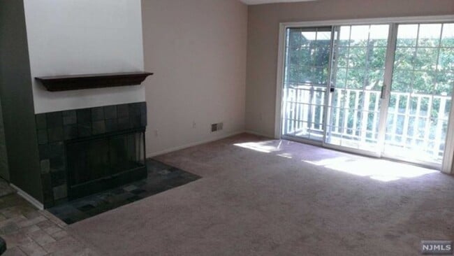Building Photo - 940 Juniper Way
