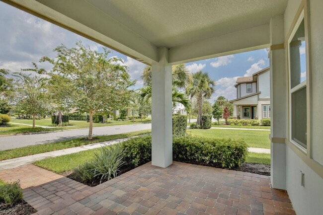 Building Photo - Charming 3/2.5 Courtyard Home with Loft & ...
