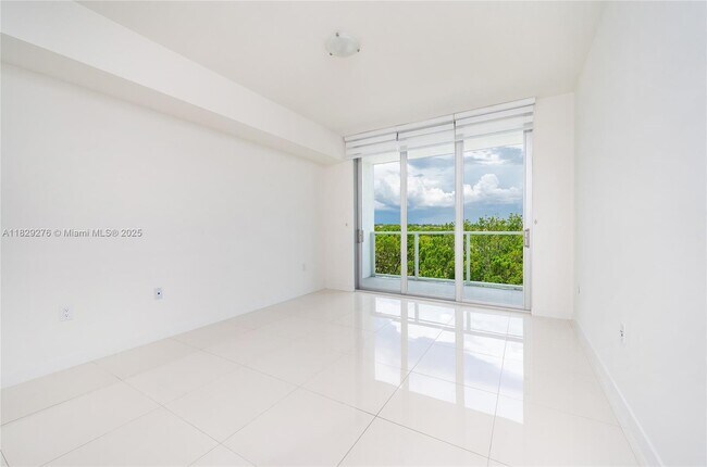 Foto del edificio - 7825 NW 107th Ave