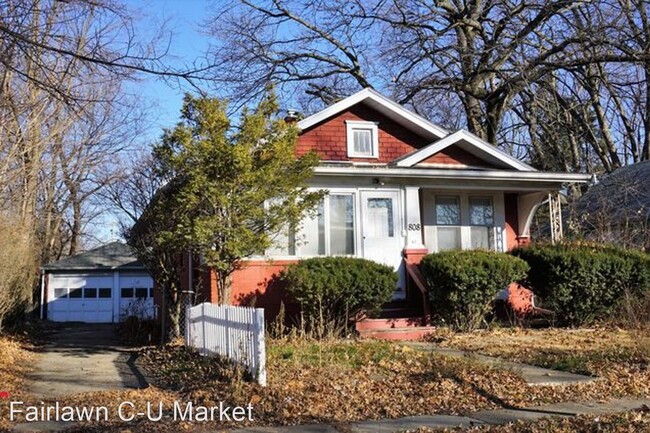 Building Photo - 2 br, 1.5 bath House - 808 W. Hill