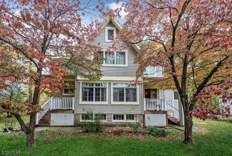 Primary Photo - 102 E Woodcliff Ave