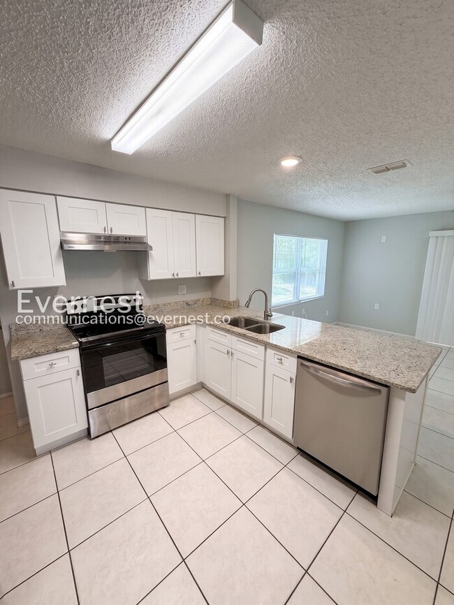 Building Photo - 10485 Lightwood St